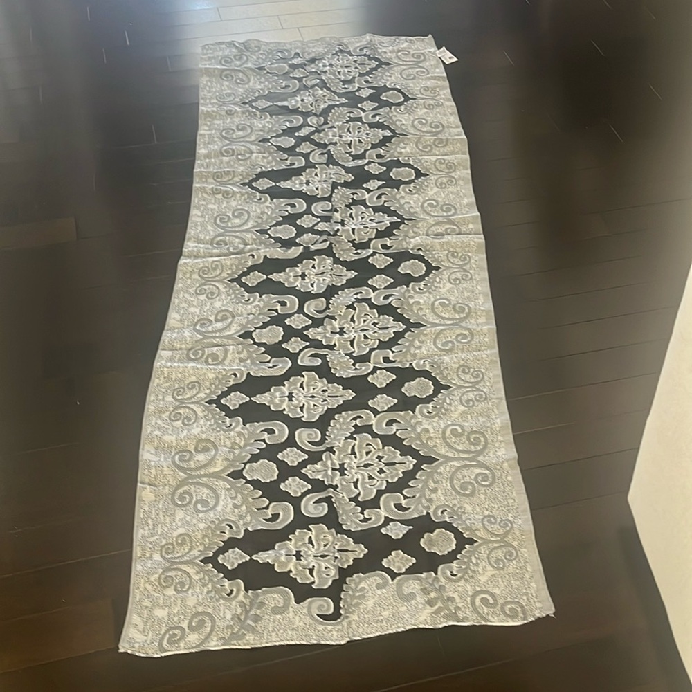 Women’s shawl